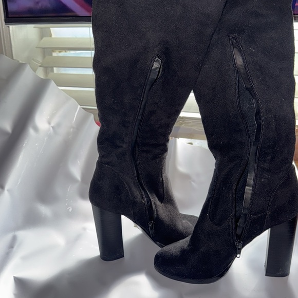 Black thigh high boots
(Wide calf friendly) - Picture 4 of 4